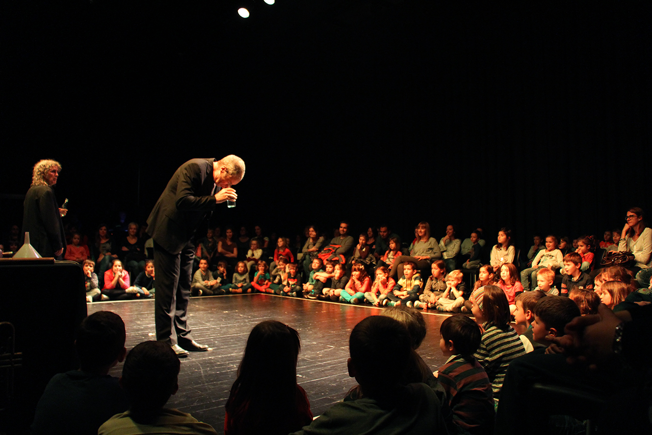 L’espectacle ‘Tot bufant’ fa el ple a la sala Prat del Roure