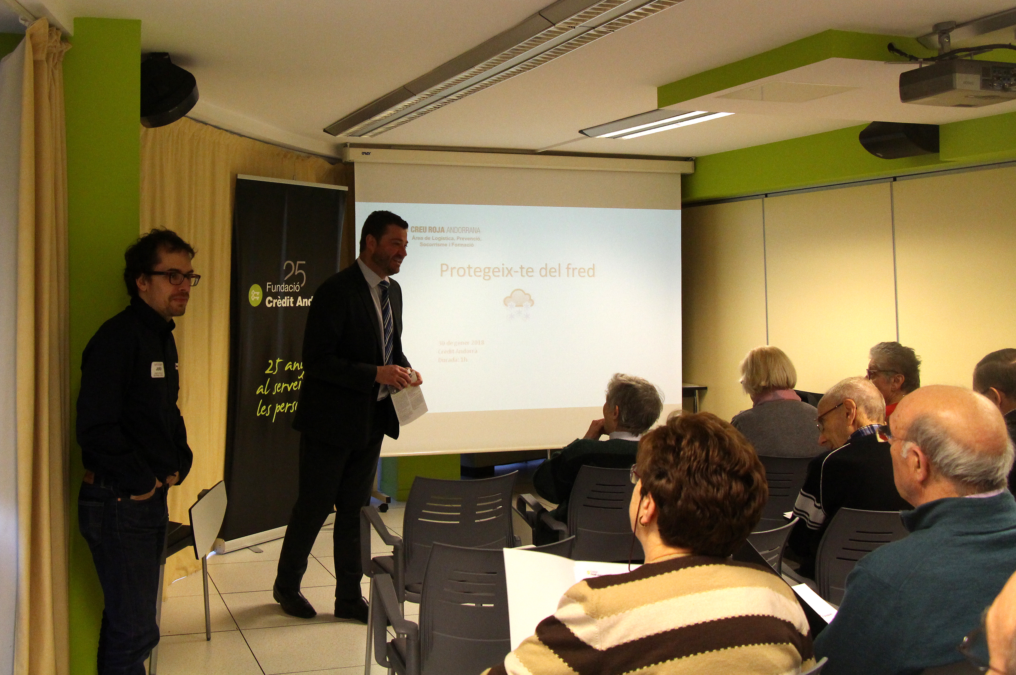 Els usuaris de L’espai reben consells sobre com actuar davant onades de fred