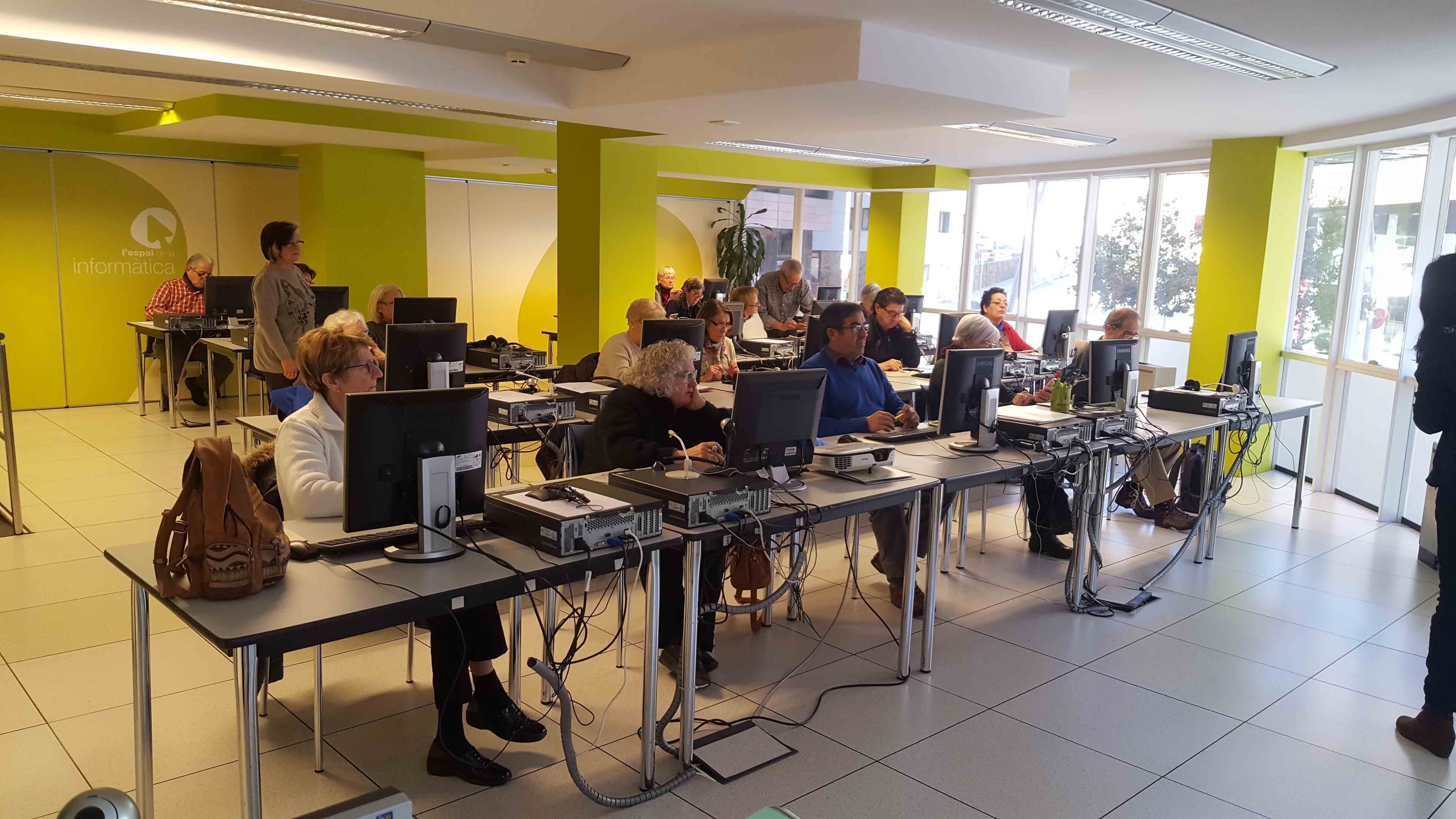 Taller d'estimulació de la memòria mitjançant la informàtica 1 Taller d’estimulació de la memòria mitjançant la informàtica