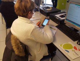 Aprèn a utilitzar una aplicació mòbil d’emergències