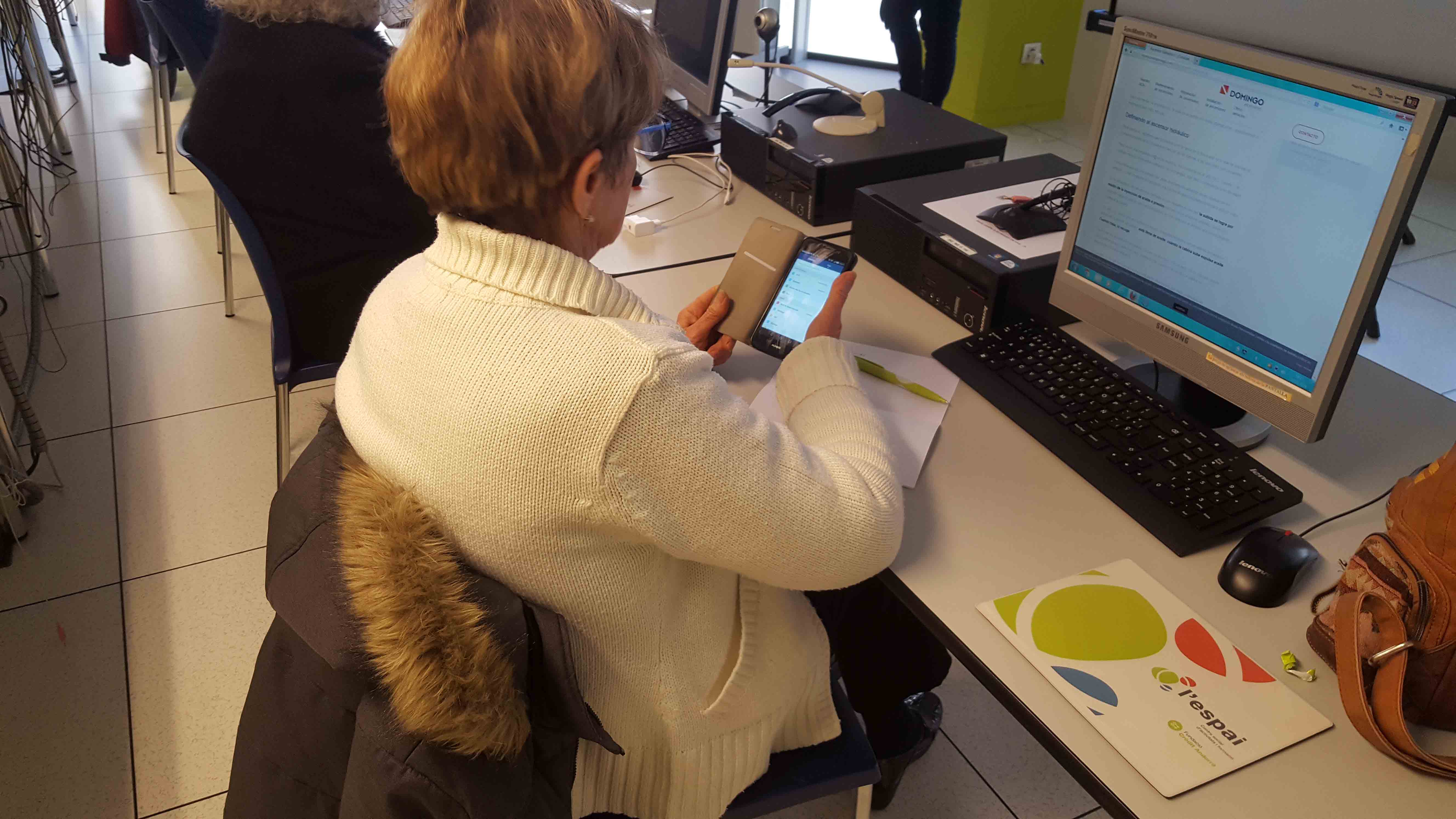 Aprèn a utilitzar una aplicació mòbil d'emergències 1 Aprèn a utilitzar una aplicació mòbil d’emergències