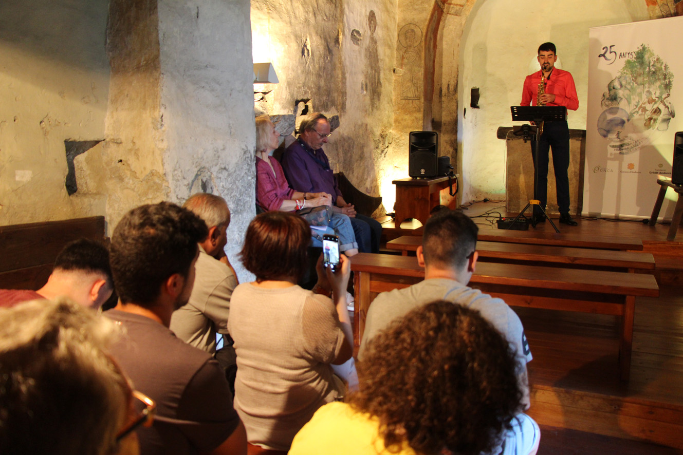 Guillem Tudó du la música del saxo a Sant Serni de Nagol i Sant Miquel d’Engolasters