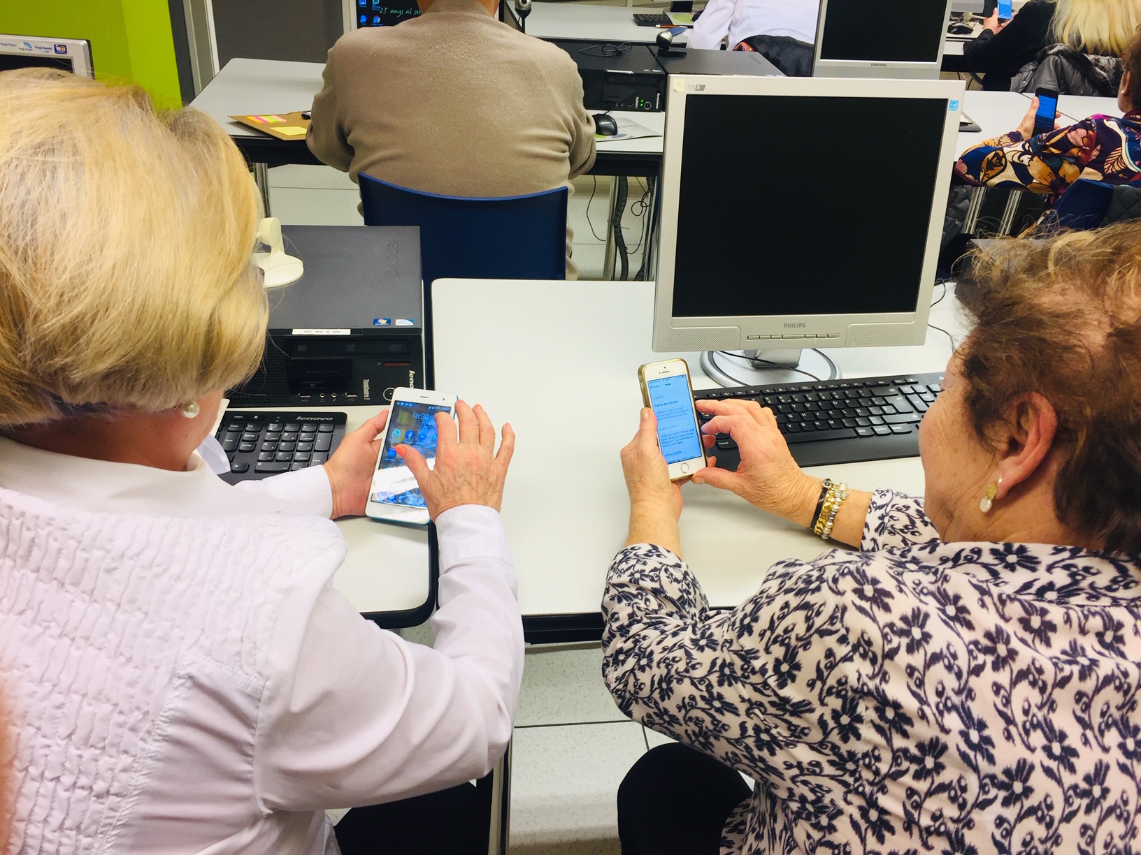 Taller virtual de telèfon mòbil 1 Taller virtual de telèfon mòbil