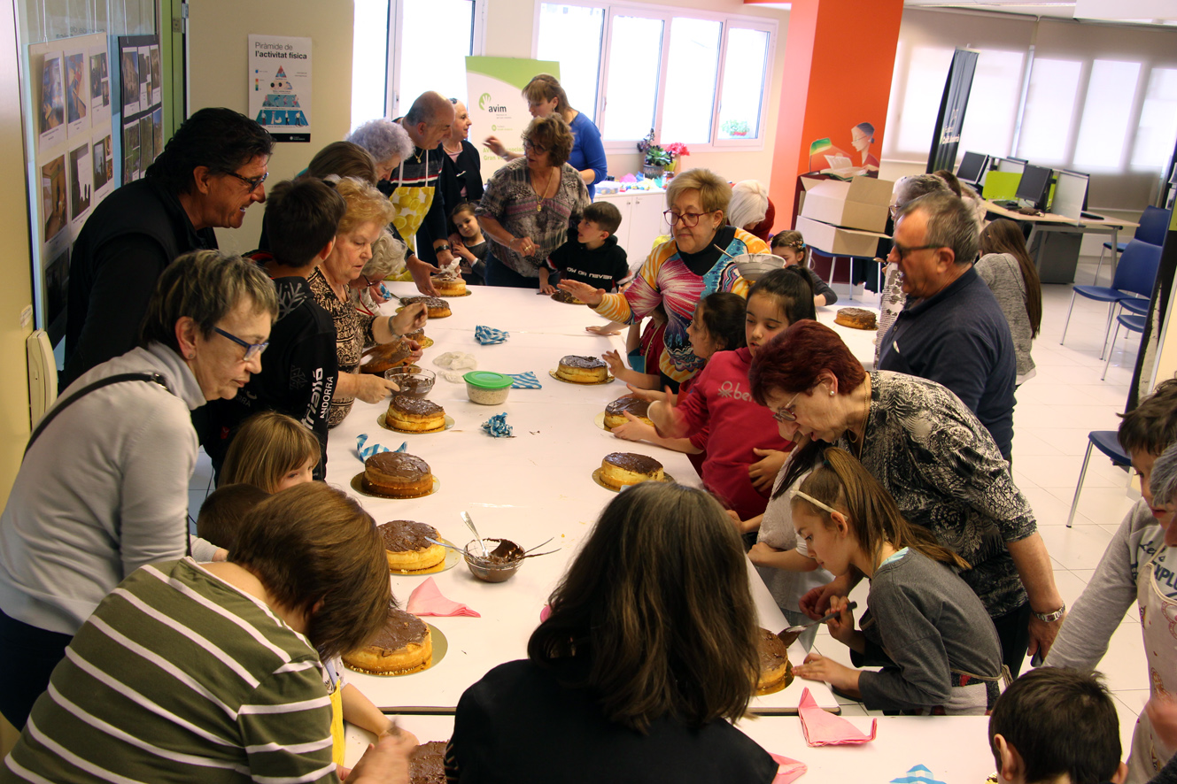 L’Associació de Gent Gran Voluntària de L’espai organitza un taller de mones
