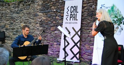 La guitarra de Font i la flauta de Downes diverteixen el públic de Cal Pal