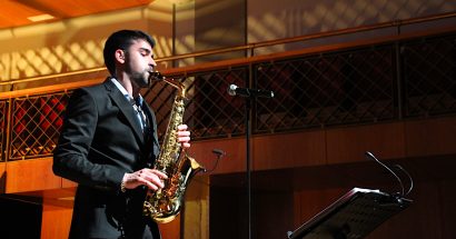 Guillem Tudó i el seu saxo homenatgen els vehicles antics