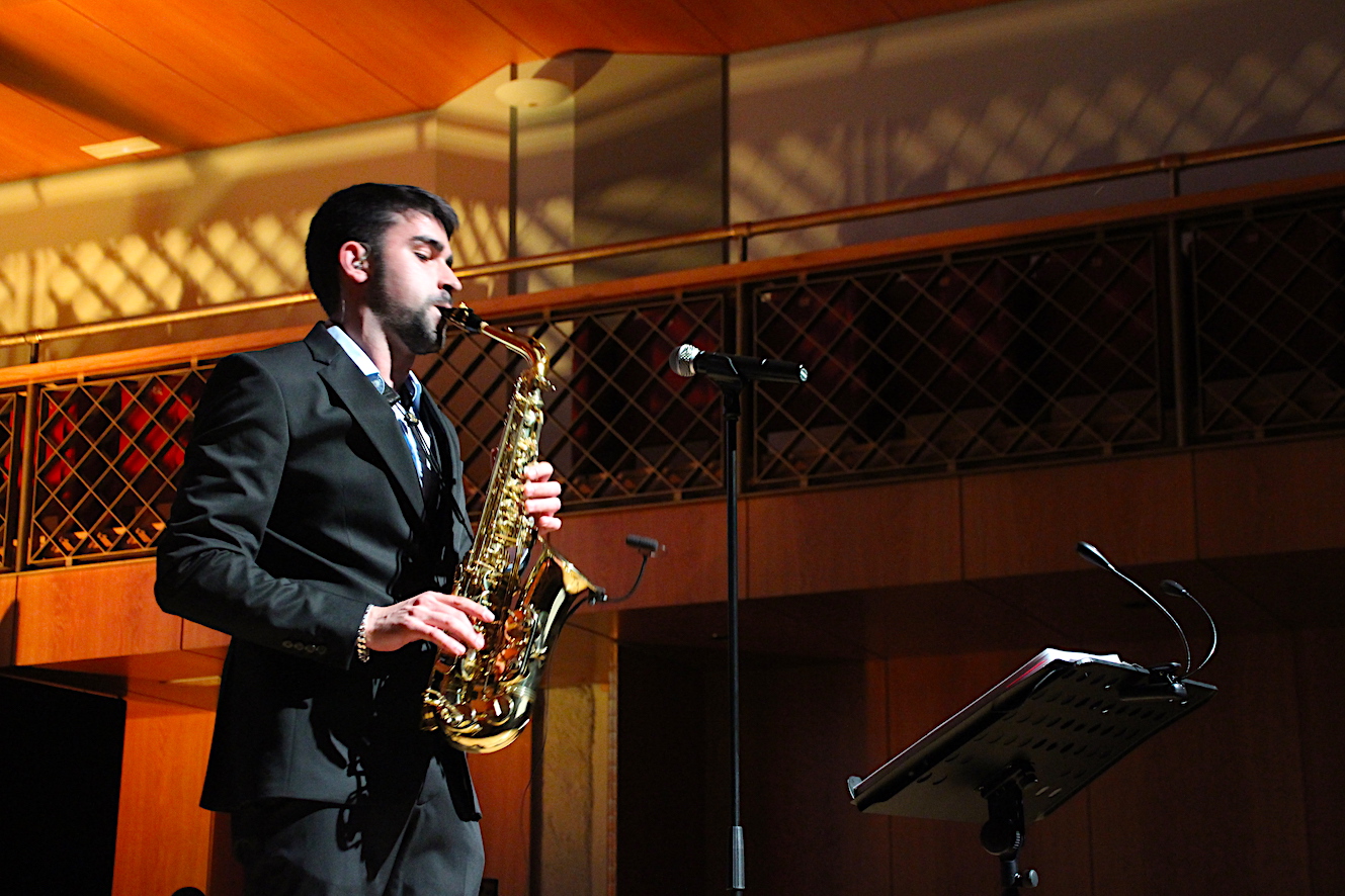 Guillem Tudó i el seu saxo homenatgen els vehicles antics