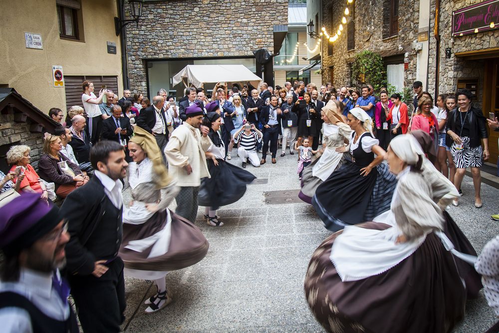 Les tradicions populars del Principat d'Andorra 1 Les tradicions populars del Principat d’Andorra
