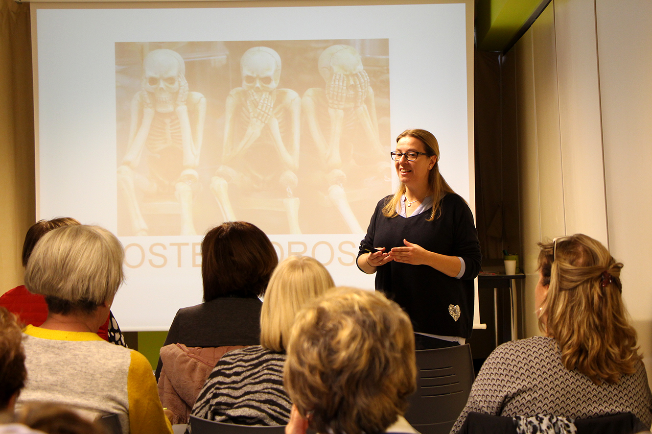 La infermera Mònica Duran exposa consells per prevenir l’osteoporosi