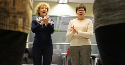 L’espai acull un taller de música corporal amb l’objectiu de treballar la motricitat