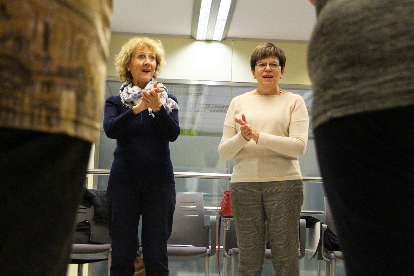 L’espai acull un taller de música corporal amb l’objectiu de treballar la motricitat