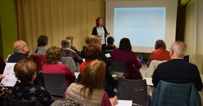 Marta Pons ofereix les claus als usuaris de L’espai per prevenir la diabetis i assolir una alimentació saludable