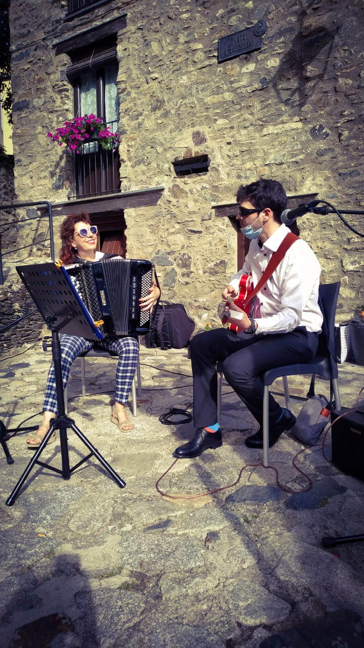 Nits d'estiu als museus · Guitar Bellows 1 Nits d’estiu als museus · Guitar Bellows