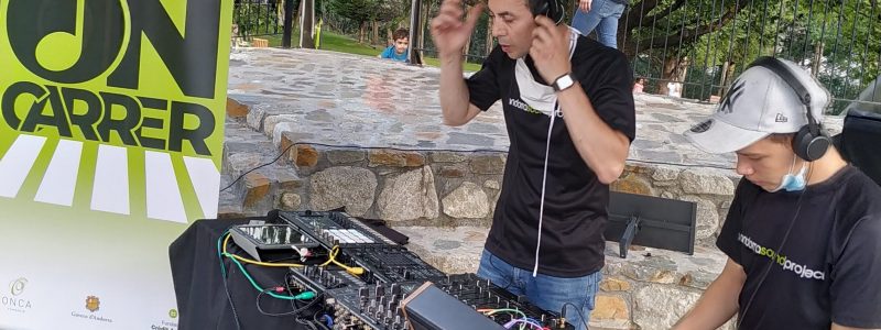 ON-CARRER · HOLT & VUELCOM