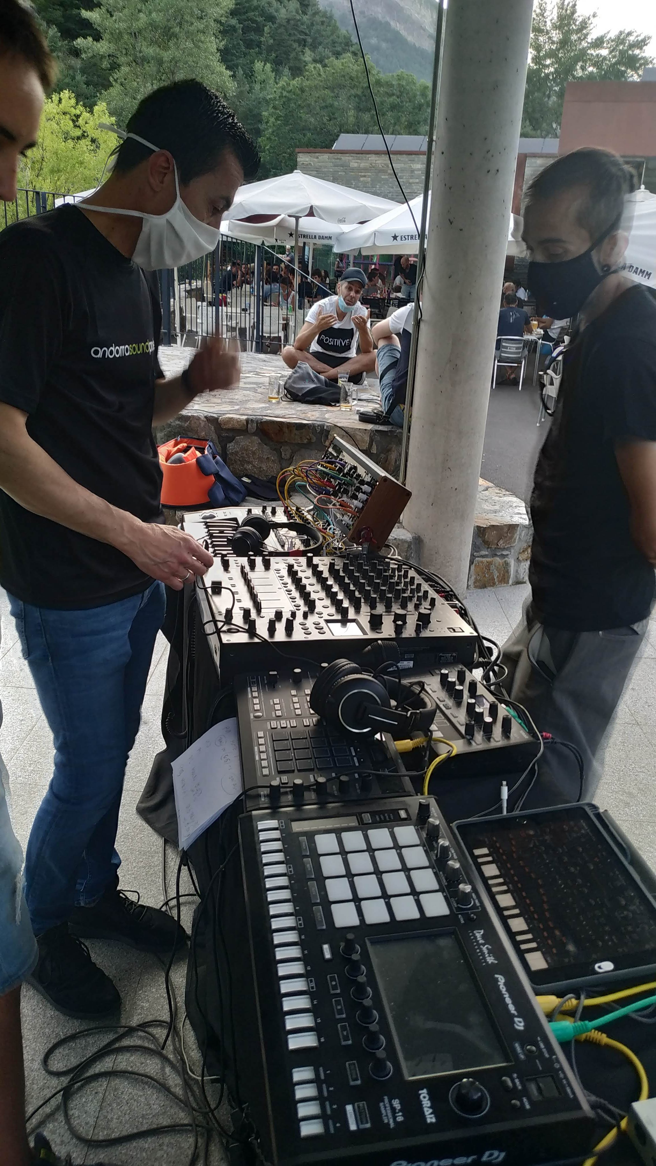 ON-CARRER · DJ AXEL HIT & VIT2BEAT 1 ON-CARRER · DJ AXEL HIT & VIT2BEAT