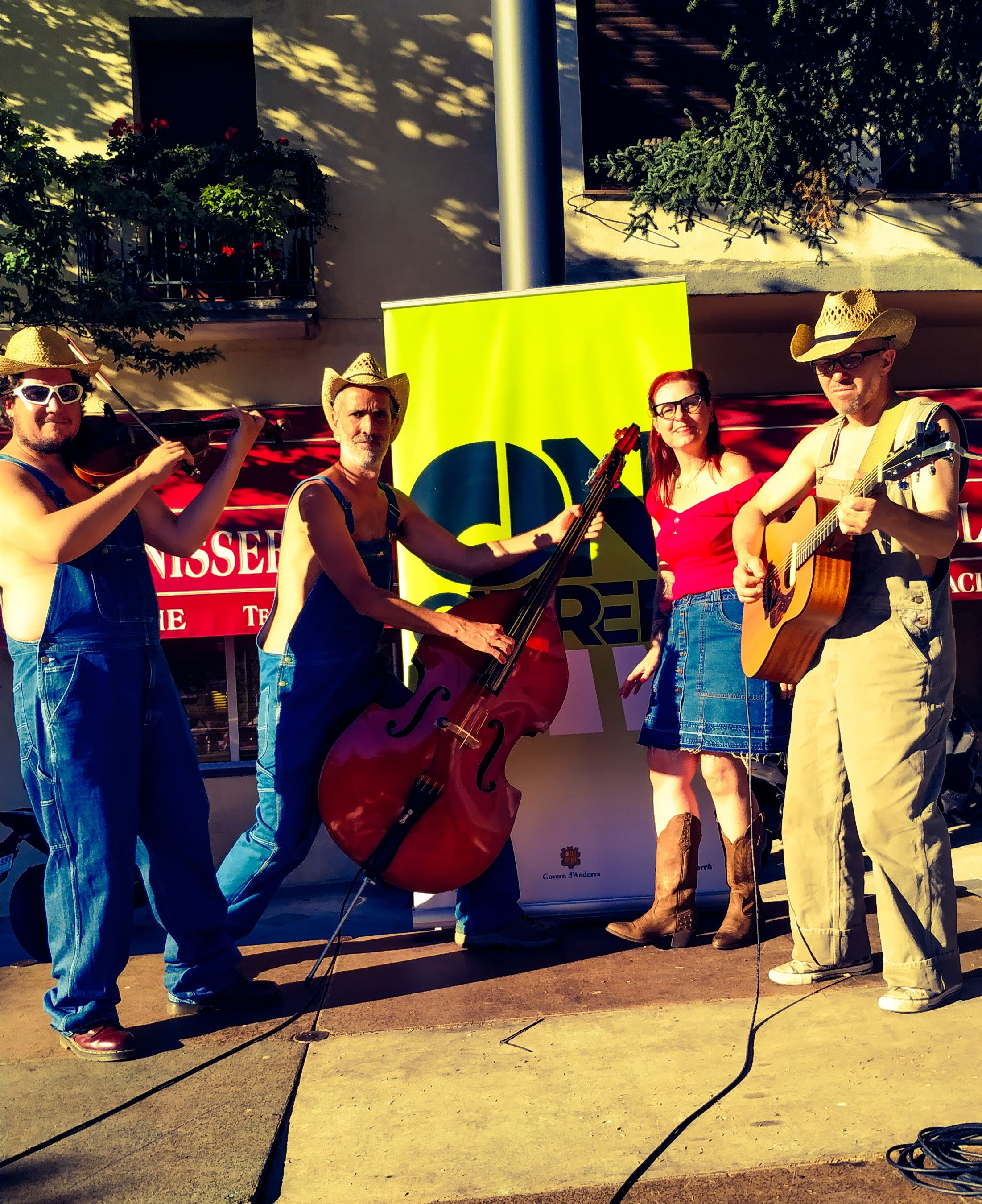 ON-CARRER · LADY SCARLETT 1 ON-CARRER · LADY SCARLETT