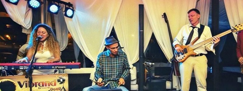 ON-CARRER · Vibrand en clau de soul