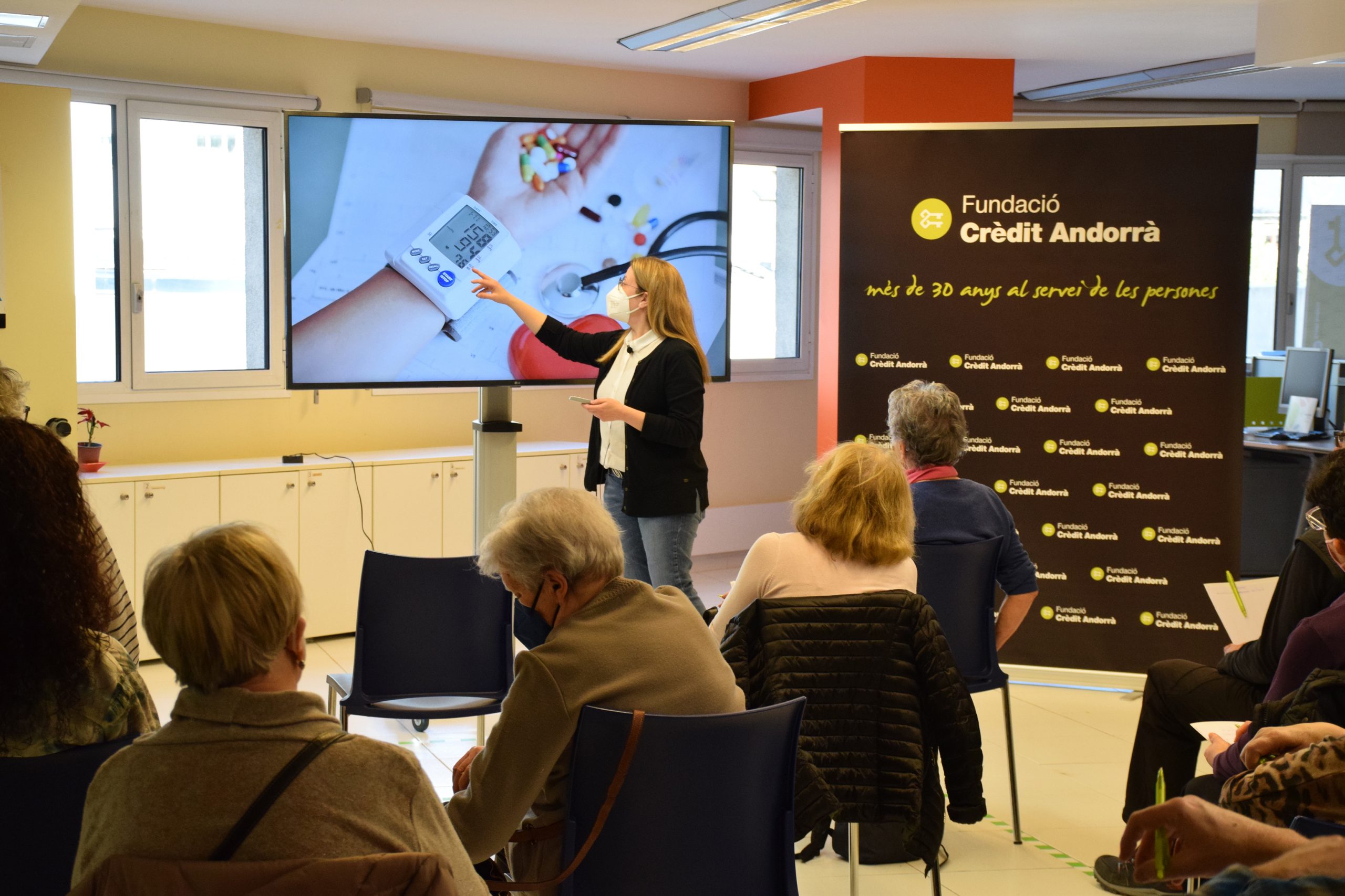 Els usuaris de L’espai aprenen consells sobre com controlar-se la pressió arterial