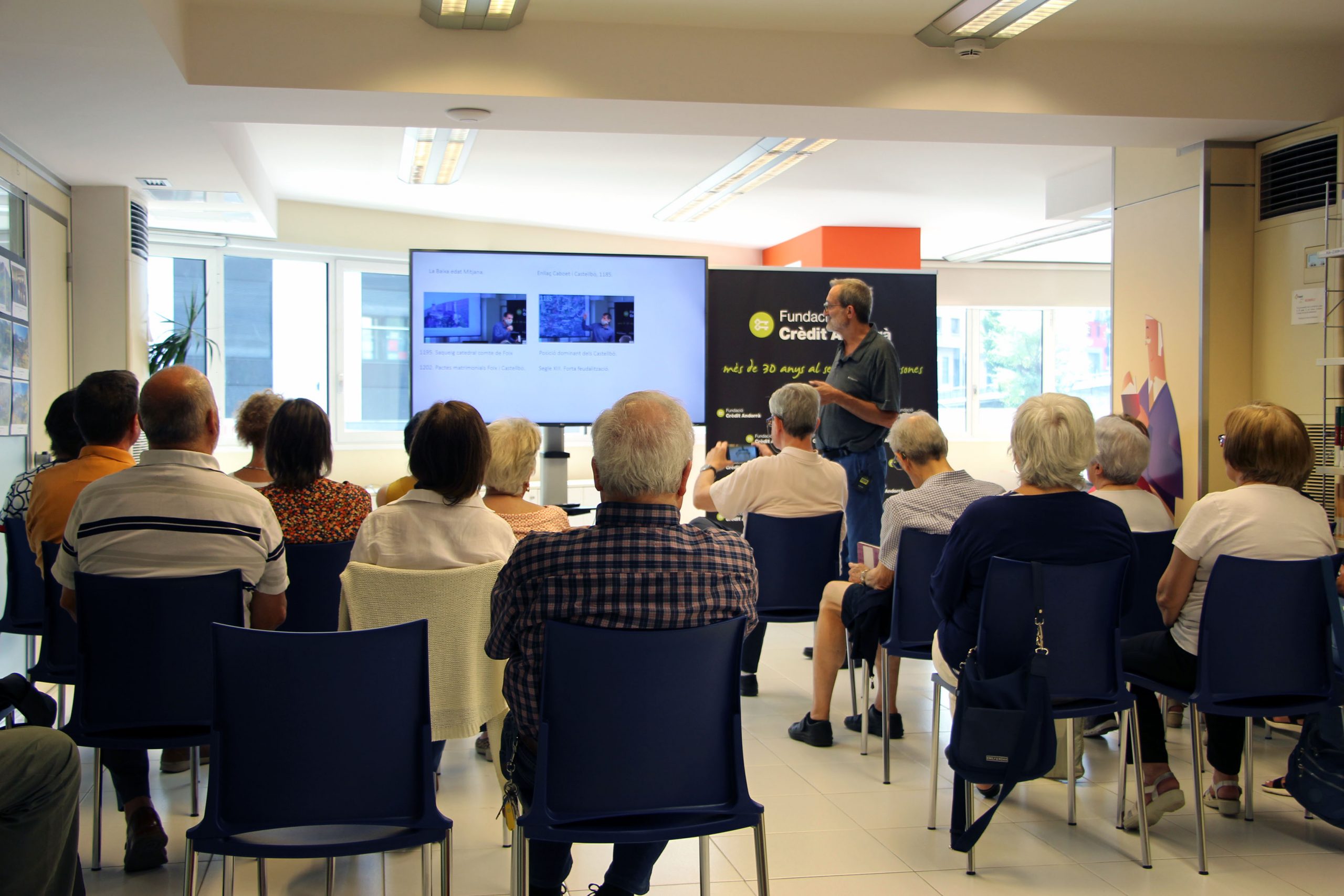Els usuaris de l’espai clouen el curs que els ha permès conèixer la història d’Andorra