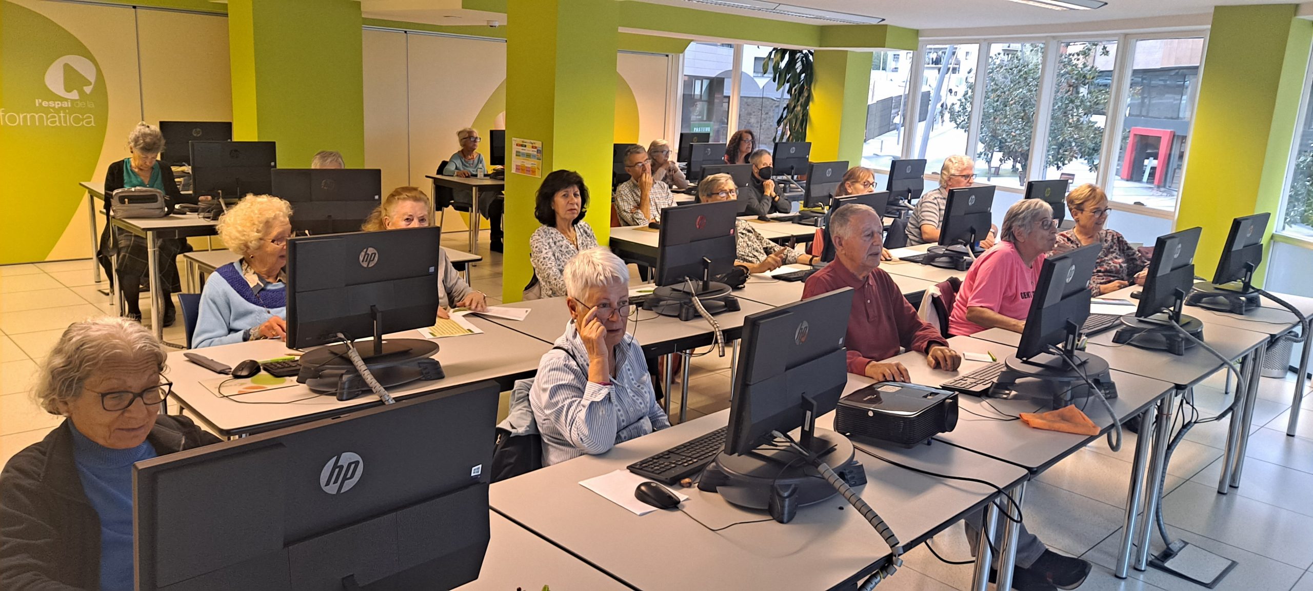 Curs d’iniciació a la informàtica 1 Curs d’iniciació a la informàtica