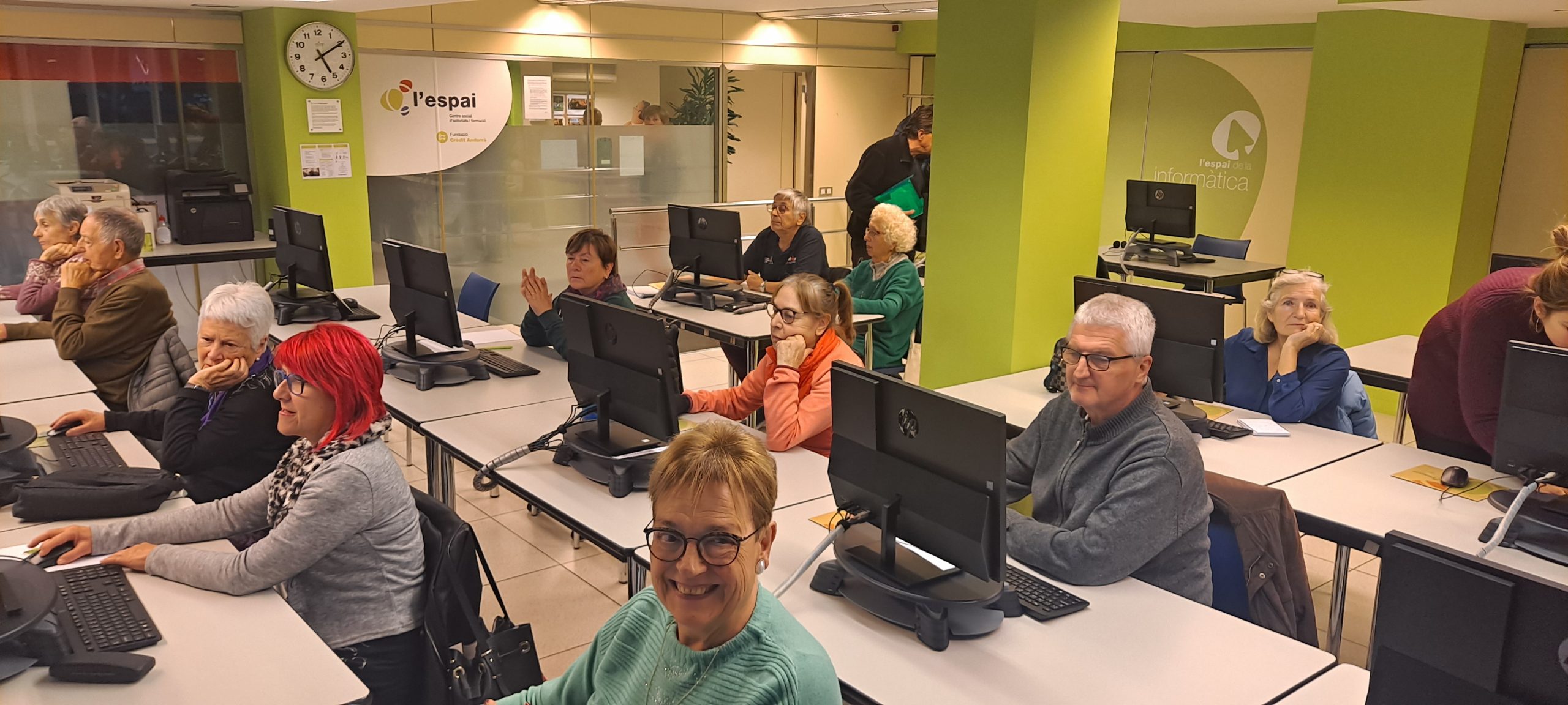Dissenyar amb Canva, xerrades sobre salut i cultura, i l’ús del certificat digital, novetats del programa ‘Envelliment saludable’ de la Fundació Crèdit Andorrà